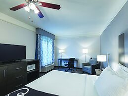 La Quinta Inn & Suites by Wyndham Conroe