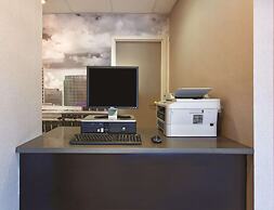 La Quinta Inn & Suites by Wyndham Tampa Bay Area-Tampa South