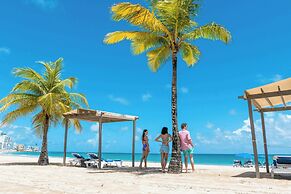 Courtyard by Marriott Isla Verde Beach Resort