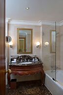 Radisson BLU Martinez Hotel, Beirut