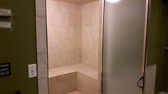 Super 8 by Wyndham Cochrane