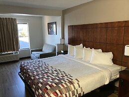 Red Roof Inn & Suites Fayetteville - Fort Bragg