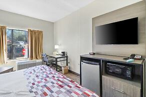 Red Roof Inn & Suites Fayetteville - Fort Bragg