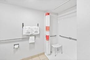 Red Roof Inn & Suites Fayetteville - Fort Bragg
