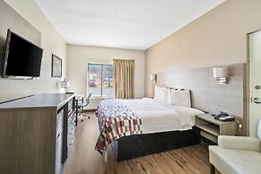Red Roof Inn & Suites Fayetteville - Fort Bragg