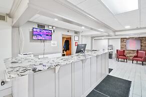 Red Roof Inn & Suites Fayetteville - Fort Bragg