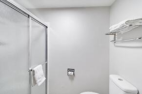 Red Roof Inn & Suites Fayetteville - Fort Bragg