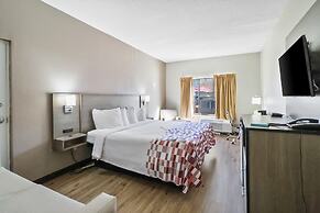 Red Roof Inn & Suites Fayetteville - Fort Bragg