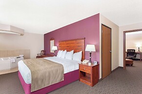 AmericInn by Wyndham New London