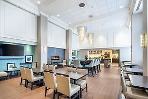 Hampton Inn & Suites by Hilton Toronto Airport