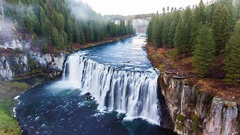 Timbers at Island Park Village Resort