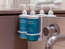 Novotel Queenstown Lakeside