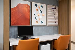 Holiday Inn Express & Suites Grand Junction by IHG
