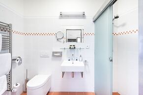 Hotel At the Green Grape