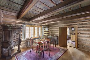 Hotel At the Green Grape