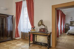 Hotel At the Green Grape