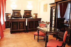 Hotel At the Green Grape