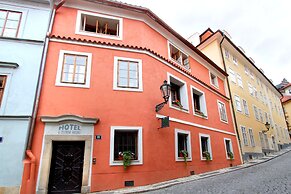 Hotel At the Green Grape