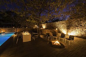 The Outpost & Pel's Post