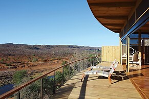 The Outpost & Pel's Post