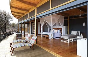 The Outpost & Pel's Post