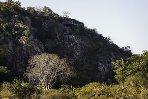 The Outpost & Pel's Post