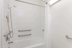 Days Inn & Suites by Wyndham Cambridge