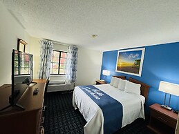 Days Inn & Suites by Wyndham Cambridge