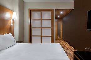 AC Hotel León San Antonio by Marriott