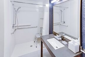 Fairfield Inn and Suites by Marriott Youngstown Austintown