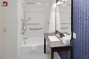 Fairfield Inn and Suites by Marriott Youngstown Austintown