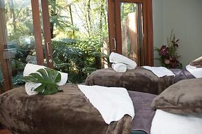 Treetops Lodge & Estate