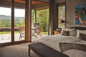 Treetops Lodge & Estate