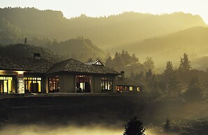 Treetops Lodge & Estate