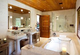 Treetops Lodge & Estate