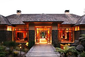 Treetops Lodge & Estate