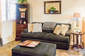 Vineyard Court Designer Suites Hotel