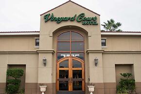 Vineyard Court Designer Suites Hotel