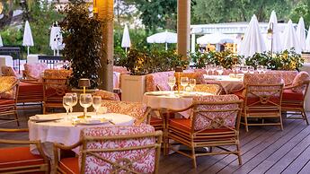 Hôtel La Tartane Saint -Tropez
