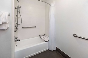 La Quinta Inn & Suites by Wyndham Meridian