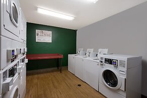 HomeTowne Studios by Red Roof Covington, GA