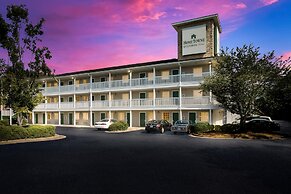 HomeTowne Studios by Red Roof Covington, GA