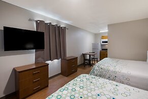 HomeTowne Studios by Red Roof Covington, GA