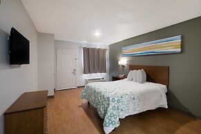 HomeTowne Studios by Red Roof Covington, GA