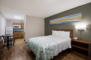 HomeTowne Studios by Red Roof Covington, GA