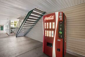 HomeTowne Studios by Red Roof Covington, GA