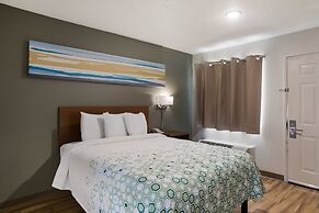 HomeTowne Studios by Red Roof Covington, GA