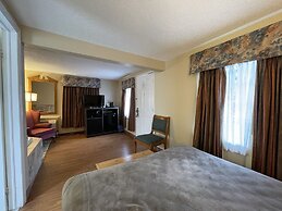 Super 8 by Wyndham Gananoque/Country Squire Resort