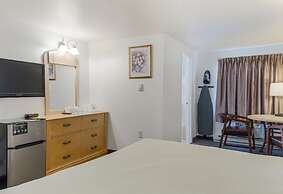 Americas Best Value Inn & Suites Hyannis Cape Cod