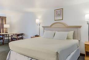 Americas Best Value Inn & Suites Hyannis Cape Cod